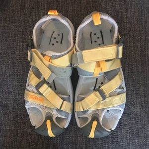Women’s closed toe Teva sandals
